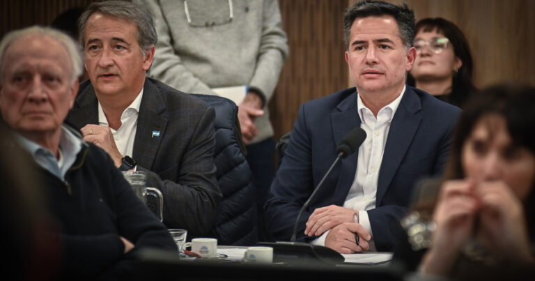 La oposición presiona a Milei en el Congreso: busca limitar el uso de los DNU y avanzar con el pedido de interpelación a Karina