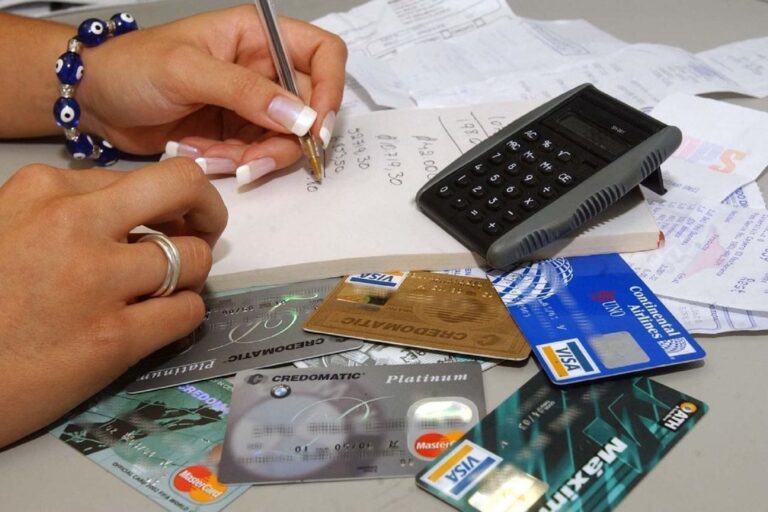 Morosidad en alza, pago mínimo y apuestas online: la preocupante radiografía del uso de tarjetas de crédito en Comodoro