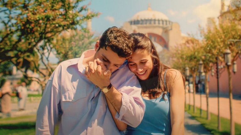 Un drama romántico diferente en Netflix: la película alemana que se acerca a Turquía para conquistar corazones