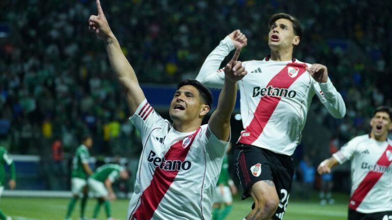 River se puso en ventaja ante Palmeiras con un golazo de cabeza de Maximiliano Salas en San Pablo