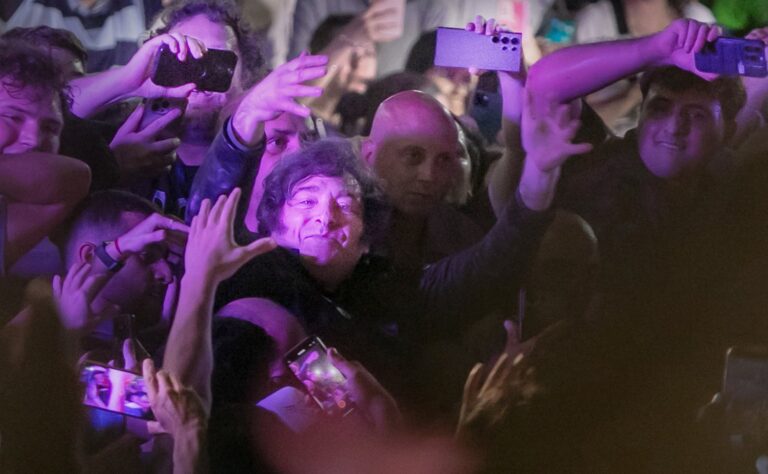 Cómo se explica: de los millones salvados de la pobreza al no llego a fin de mes de muchos