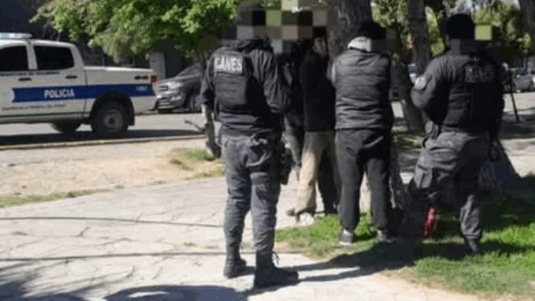 A plena luz del día, robaban cables en bulevar de avenida Alsina