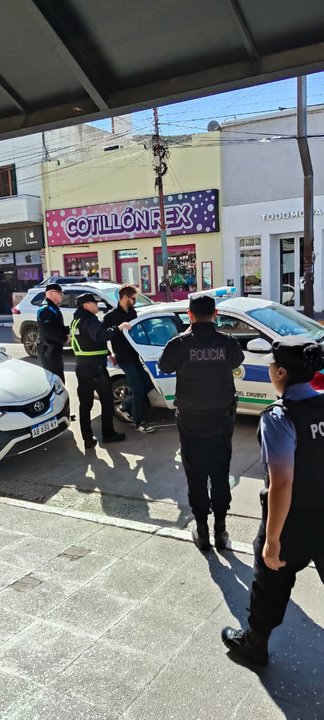 Habló un testigo del brutal ataque en el centro: La víctima quedó tendida en el suelo, totalmente en shock