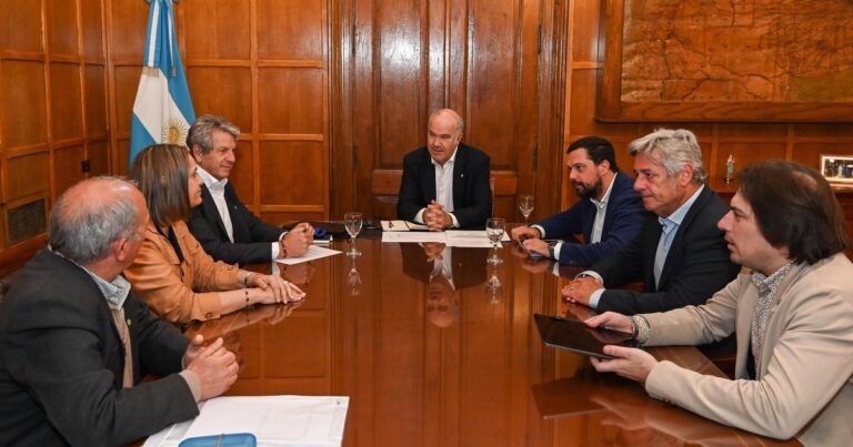 «Seguimos sorprendidos»: El Gobierno se reunió con la mesa de enlace y aconsejó a los productores que negocien con los exportadores tras el fin de las retenciones cero