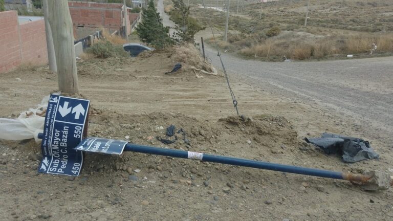 Cómo se vive un día con viento en Comodoro: entre ráfagas de 120 km/h y rutinas interrumpidas