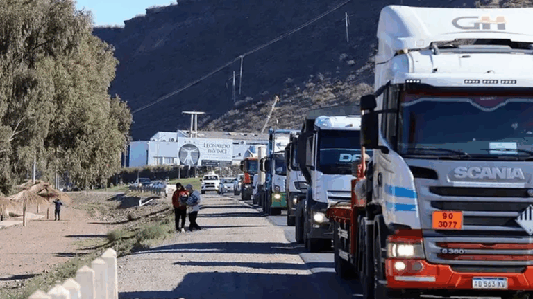 Tiene 33 años y la columna de un hombre de 60: el fallo a favor de un camionero