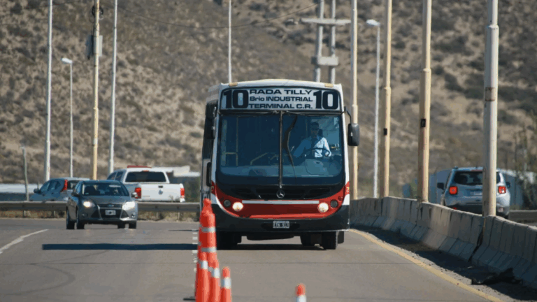 Expreso Rada Tilly ofrece pagar en 3 cuotas y habría paro