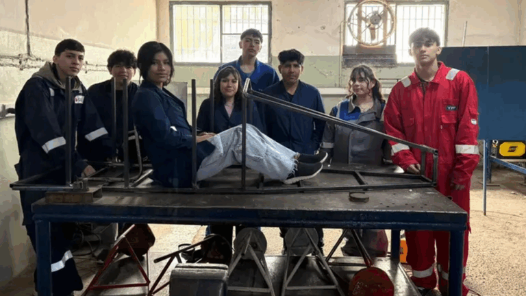 En la escuela 749 diseñaron un auto eléctrico