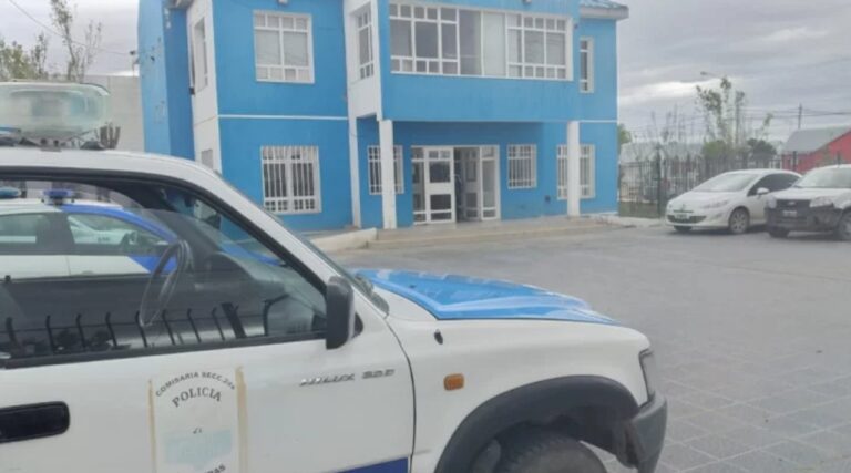 Condenaron a un policía por intentar darle drogas a un detenido por narcotráfico en Santa Cruz