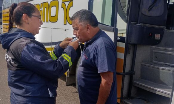 Rawson: comenzaron los controles a micros y choferes para las partidas de los viajes de egresados