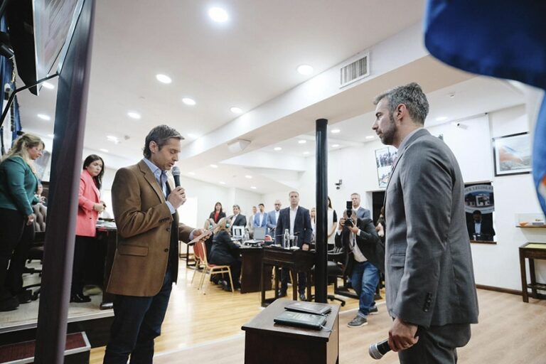 Juró Luciano Selzer y expresó su apoyo a la salmonicultura