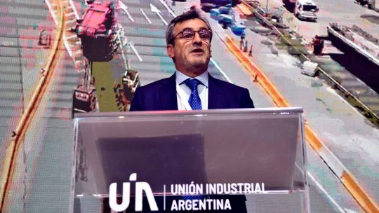 La UIA alertó por el freno productivo y la pérdida de empleos tras la reunión con Caputo