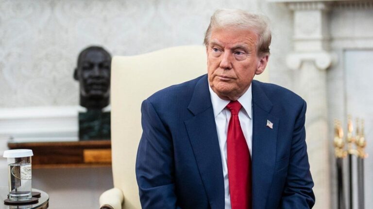 Donald Trump intenta mejorar su imagen pública con beneficios y medidas sorpresa
