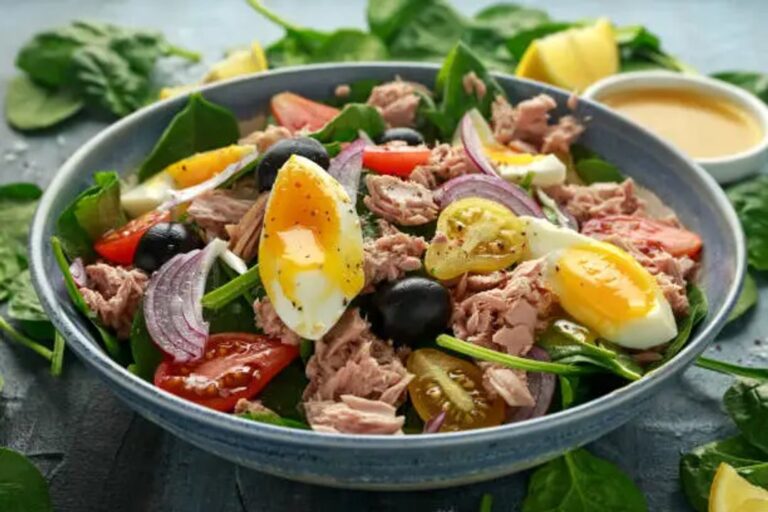 Receta de ensalada de palta, atún y huevo
