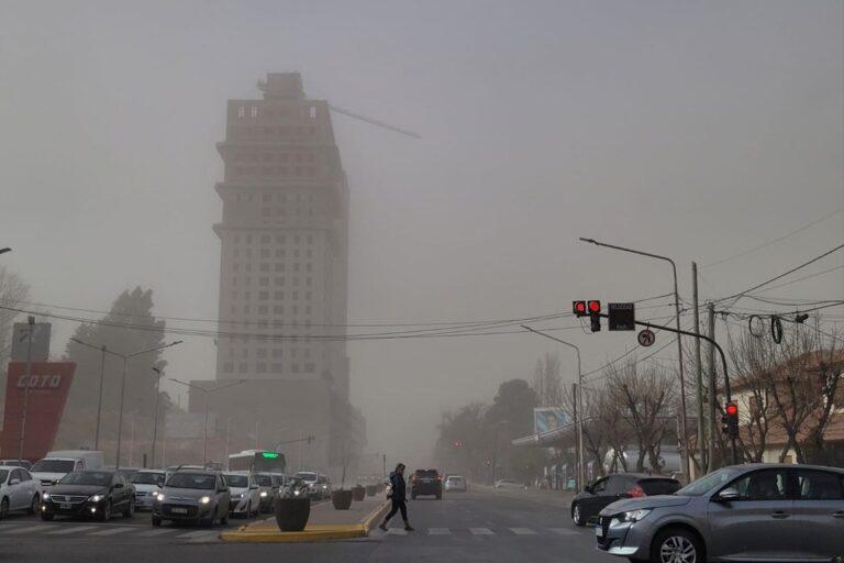 Clima en Neuquén: el viento vuelve con fuerza este martes y habrá ráfagas intensas