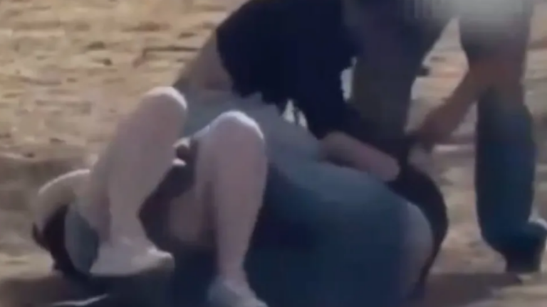 Pelea entre adolescentes en pleno centro de Comodoro