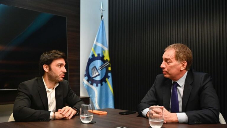 Torres reclamó a Santilli el pago a la Caja Previsional