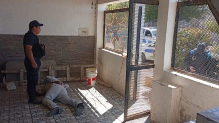 Disparó al aire para amenazar al hombre con el que peleaba