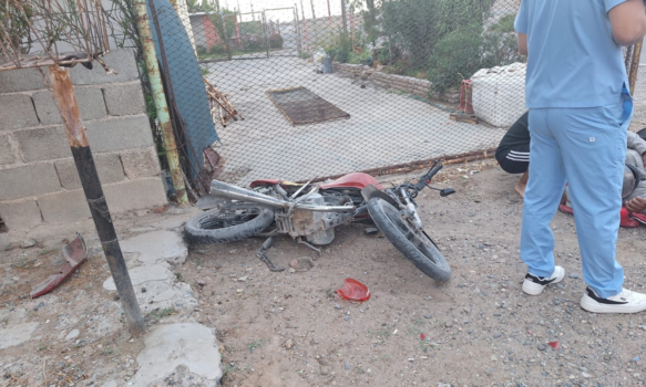 Motociclista con lesiones graves tras accidente en Trelew