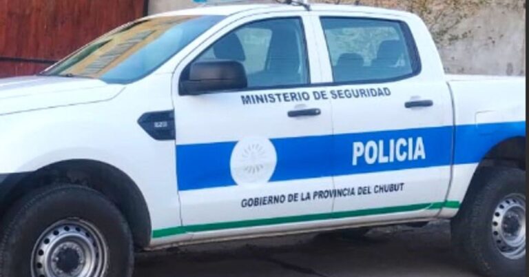 Estaba borracho en el centro de Comodoro, discutió con otro hombre, generó disturbios y terminó detenido