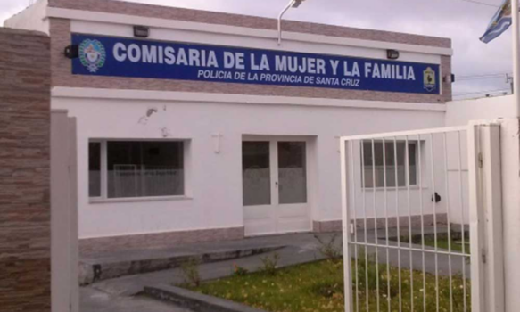 Intentaron robarle a la ex mujer de su papá y fueron detenidos