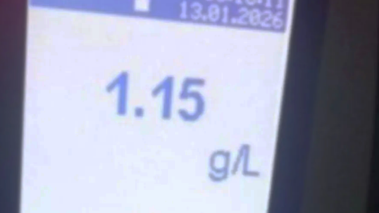 Conductor ebrio choca en el centro, pero no le secuestran el auto