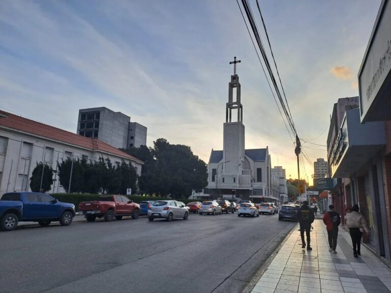 Miércoles de respiro en Comodoro: baja la temperatura, pero vuelve el viento fuerte