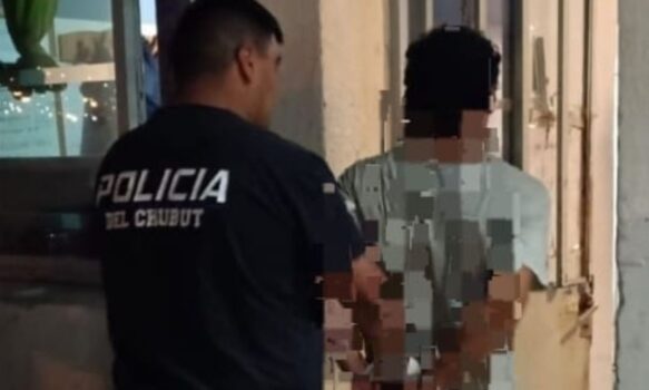 Aprehendieron a un hombre que se encontraba sobre el techo de una vivienda en Comodoro Rivadavia