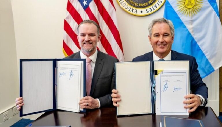 Milei firmó un acuerdo a medida de Trump: apertura comercial y alineamiento con el imperialismo