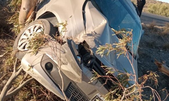 Rawson: violento vuelco en el ingreso por Ruta 25 dejó dos heridos