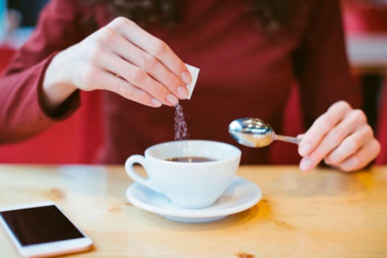 El edulcorante más barato que el azúcar y presente en muchos alimentos que tenés que evitar