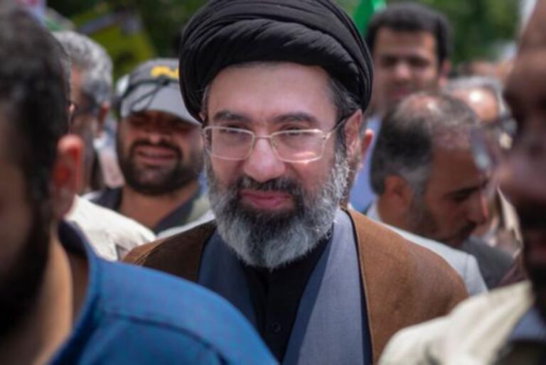 La prensa iraní reporta que el hijo de Khamenei fue elegido nuevo líder supremo de Irán