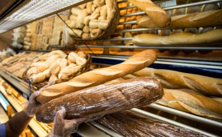 Alertan por la caída de ventas en panaderías de Comodoro: La gente compra lo básico, una torta es un lujo