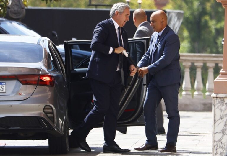 Bronca con Quirno porque Cancillería no hace nada por los varados en Medio Oriente