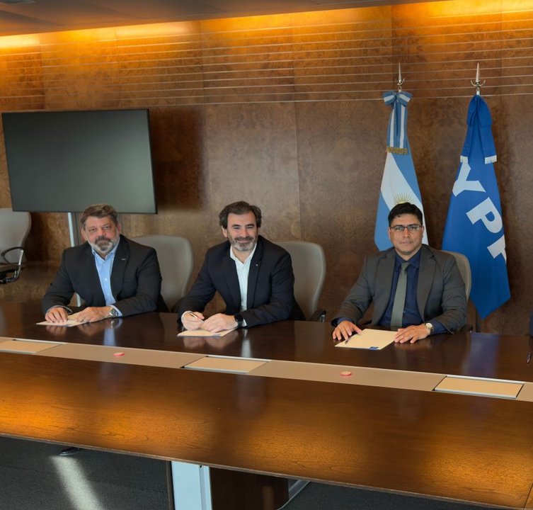 Cierre de pozos en Santa Cruz: Vidal firmó con YPF un plan integral con financiamiento total de la compañía