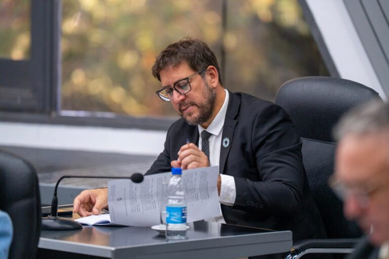 Presentan un amparo para asegurar la participación popular en la Ley de Glaciares