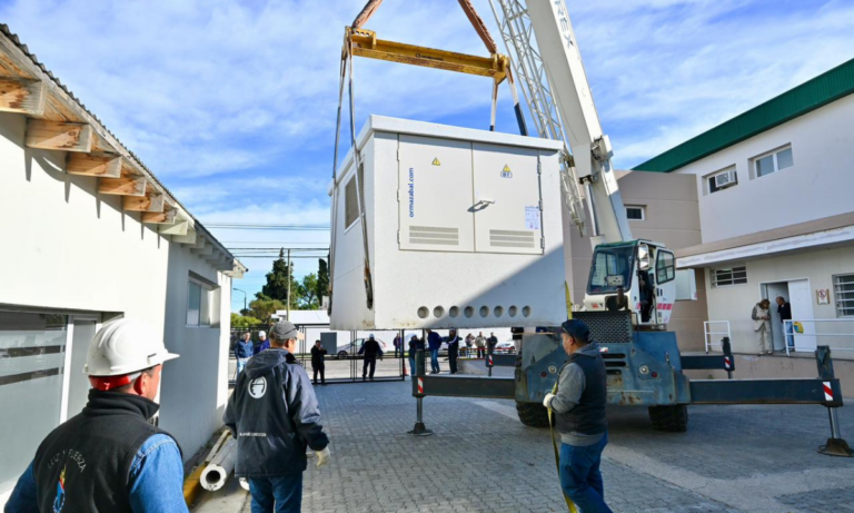 Instalan una subestación eléctrica en el hospital de Rawson