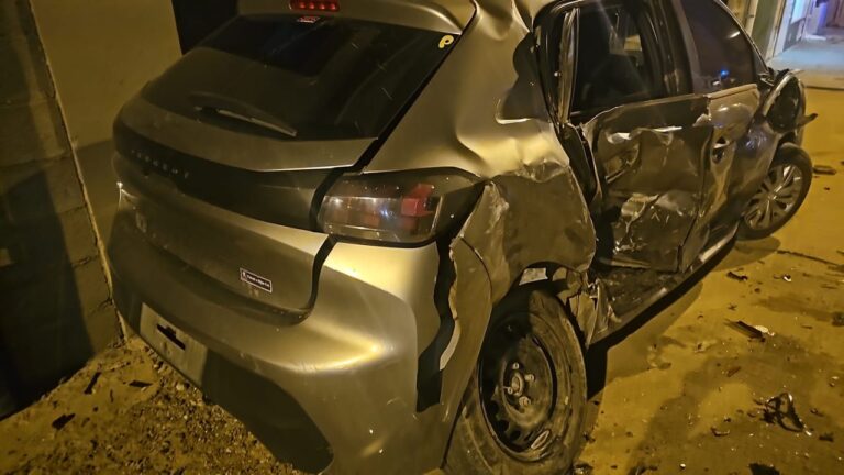 Accidente de tránsito en una intersección de Comodoro Rivadavia, Chubut