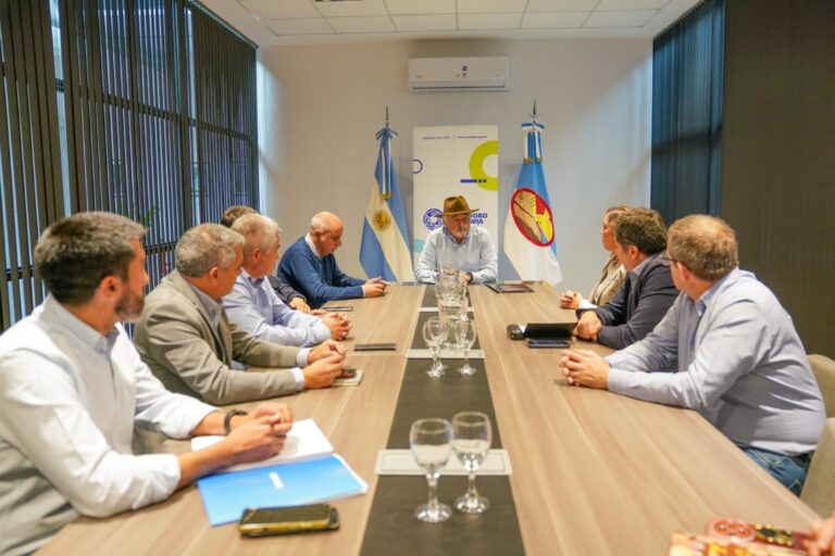 Intendente de Comodoro Rivadavia en reunión de trabajo con ejecutivos de la empresa Camuzzi.