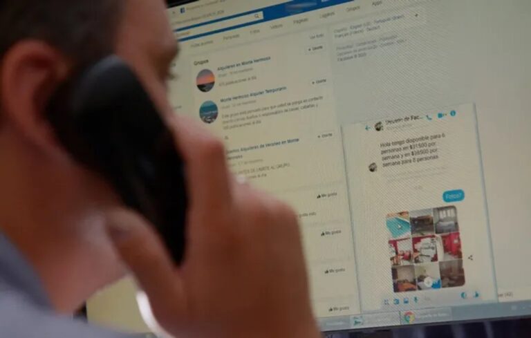 Persona revisando anuncios de alquiler en redes sociales con alerta de estafa