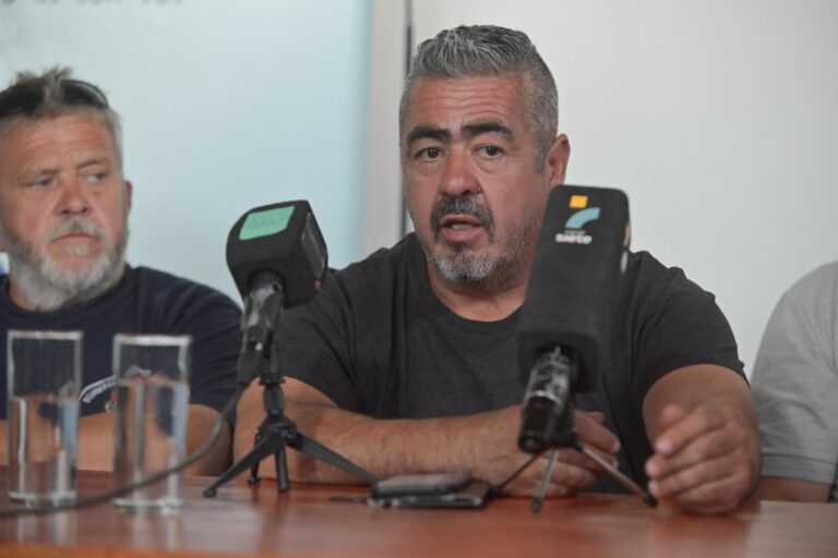 Ministro de Seguridad de Chubut, Héctor Iturrioz, hablando sobre seguridad en escuelas.