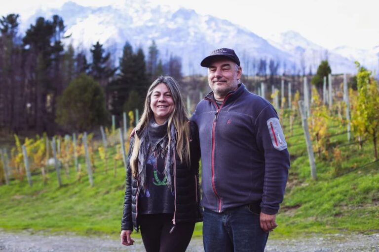 Vista del viñedo de Bodega Adamow en el valle de Cerro Radal, Cordillera de Chubut.