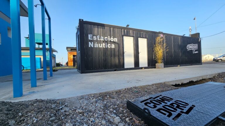 Vista exterior de la nueva Estación Náutica en la costa de Comodoro Rivadavia, Chubut.
