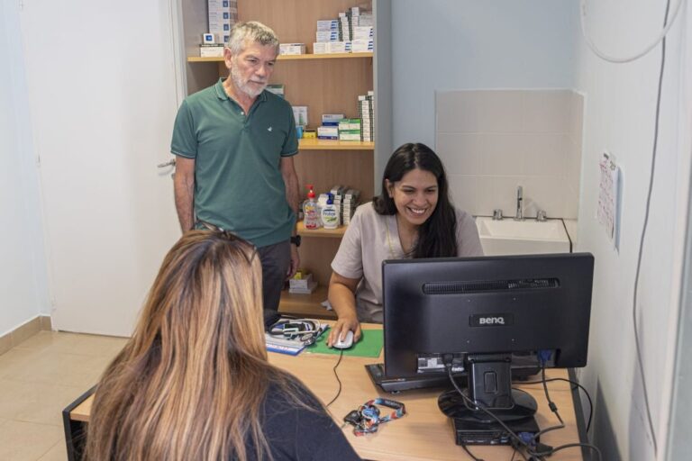 Operativo de salud municipal en un centro de atención de Comodoro Rivadavia