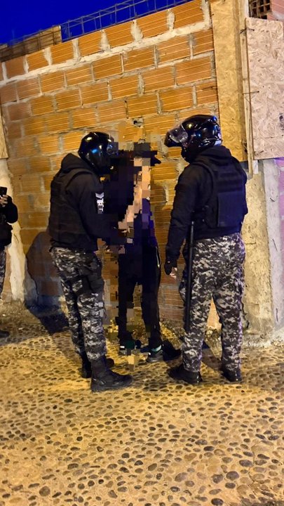 Policía en Comodoro Rivadavia durante operativo