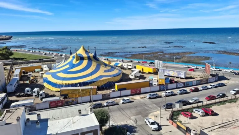 Policía en la avenida Ducós de Comodoro Rivadavia tras intento de incendio en un circo