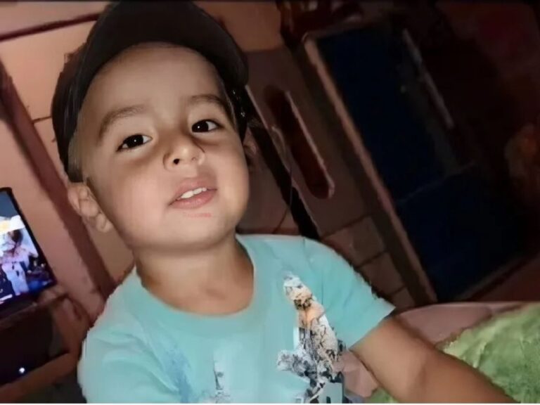 Ilustración referencial de una carta oficial y símbolos de justicia.