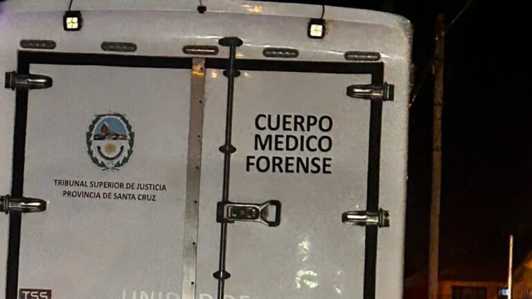 Operativo policial en vivienda de Río Gallegos donde se halló un cuerpo sin vida