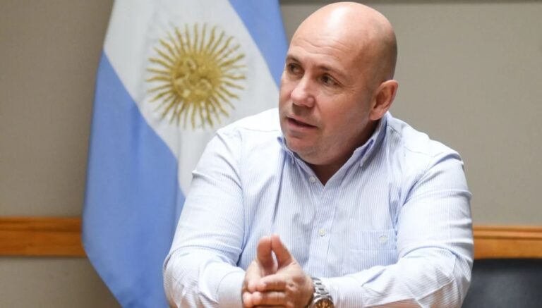 Intendente Gustavo Sastre en Puerto Madryn, Chubut.