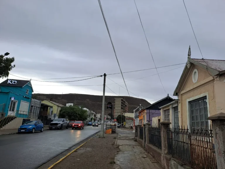 Cielo nublado sobre Comodoro Rivadavia con viento y probabilidad de lluvias